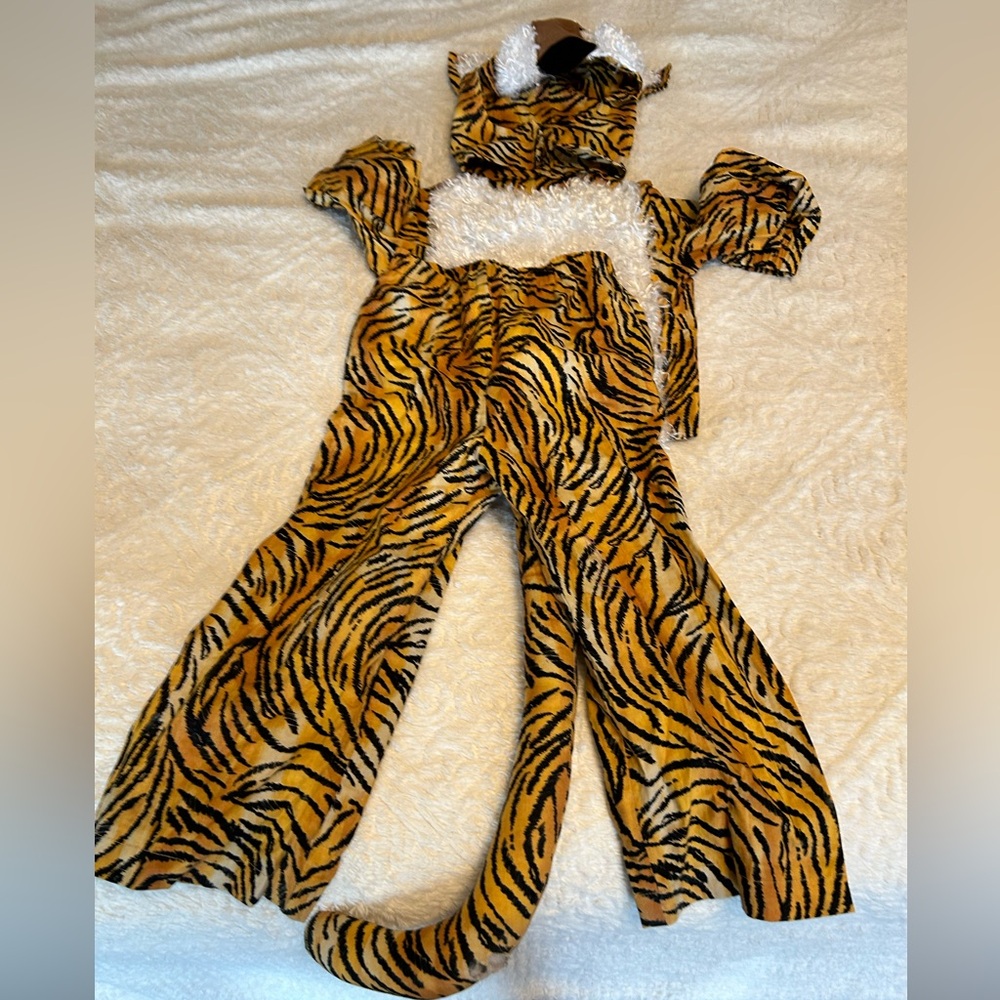 Custom-made costume suit size  4/5 T
